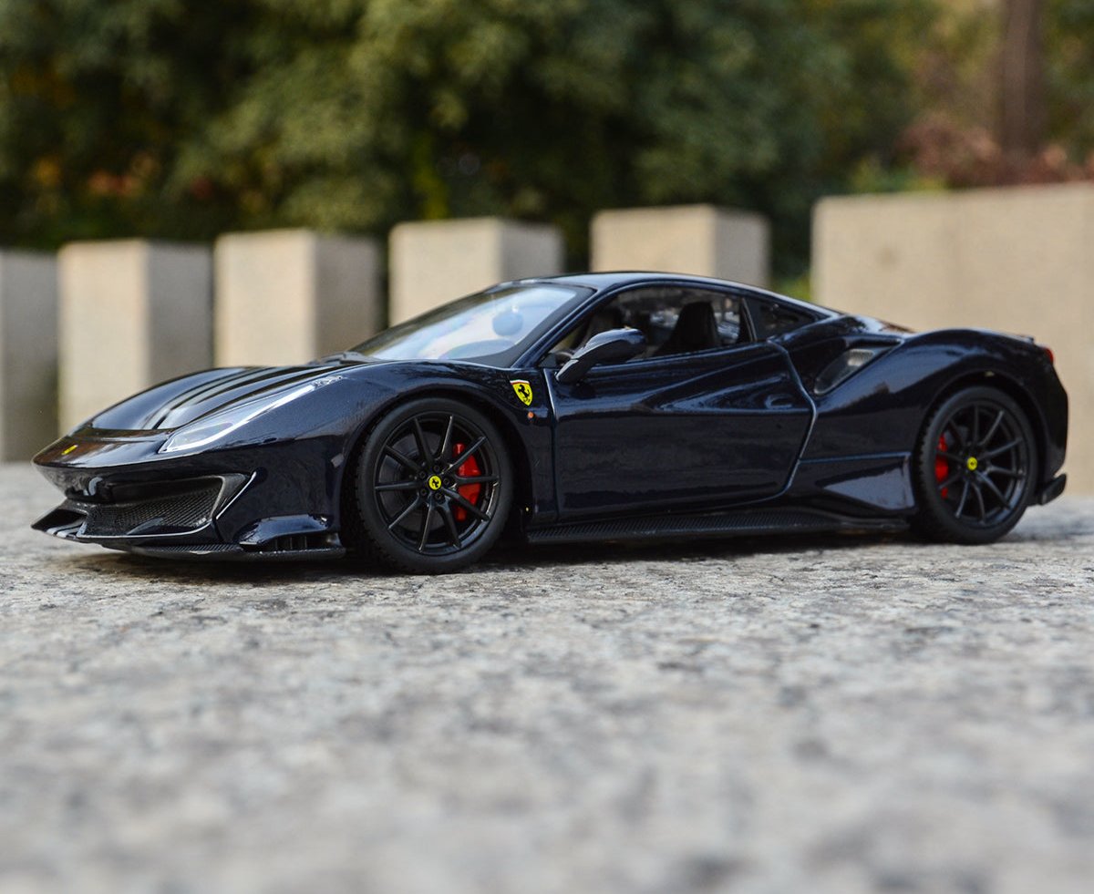 Miniatura Ferrari 488 PISTA STRADALE, Escala 1:24