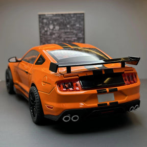 Miniatura Carro Ford Mustang GT500, Escala 1:18