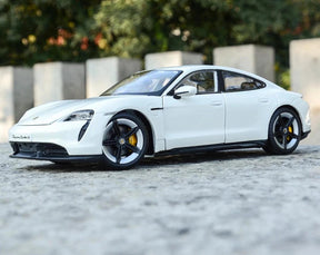 Miniatura Porsche Taycan Turbo S Ultra Detalhada, Metal, Escala 1:24