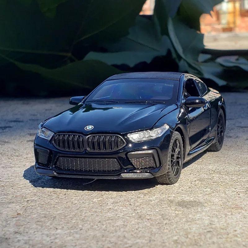 Miniatura Carro BMW M8 IM, Escala 1:32