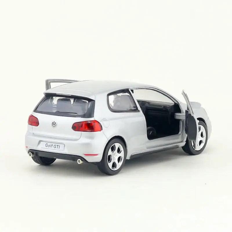 Miniatura Volkswagen Golf 6, Escala 1:36