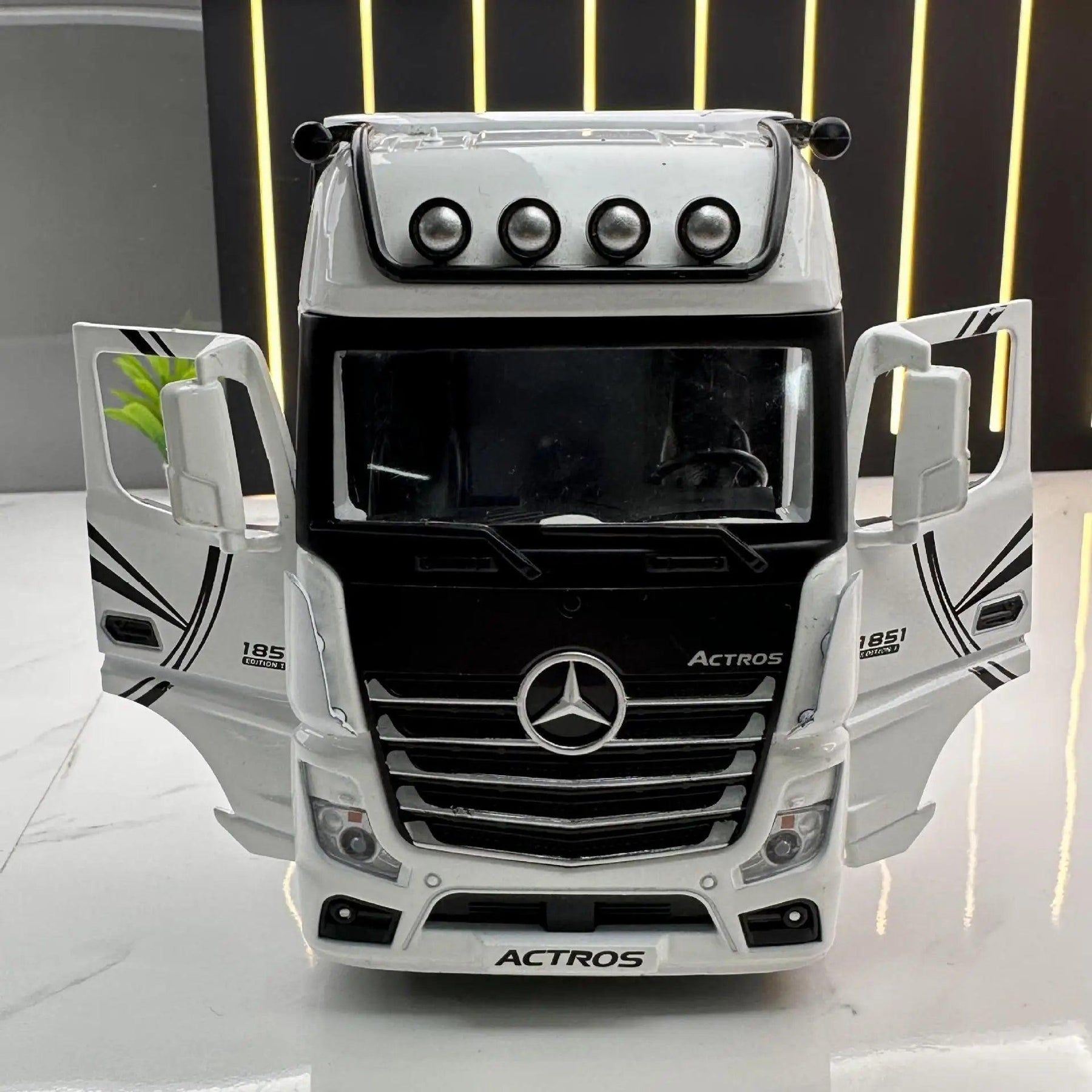 Miniatura Premium Caminhão Mercedes-Benz ACTROS 1:36