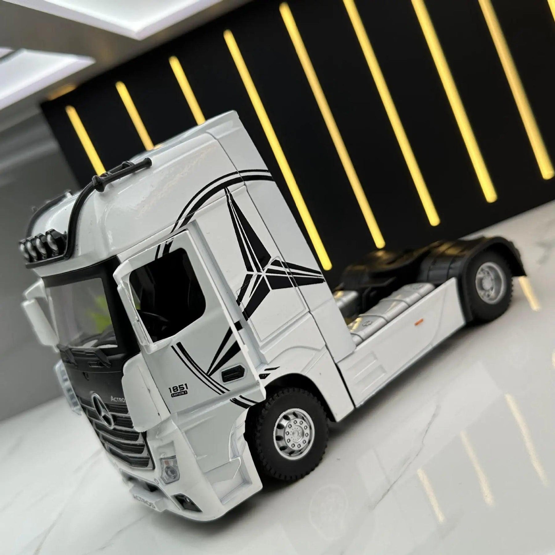 Miniatura Premium Caminhão Mercedes-Benz ACTROS 1:36