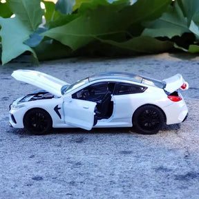 Miniatura Carro BMW M8 IM, Escala 1:32