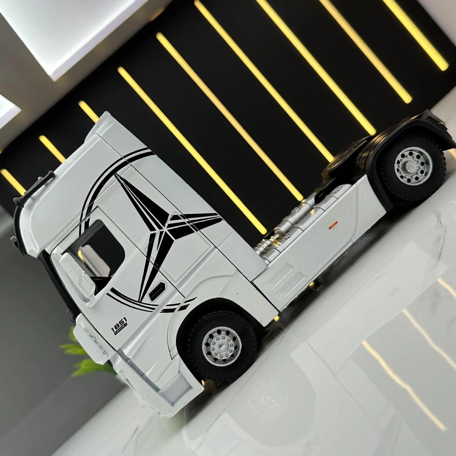 Miniatura Premium Caminhão Mercedes-Benz ACTROS 1:36