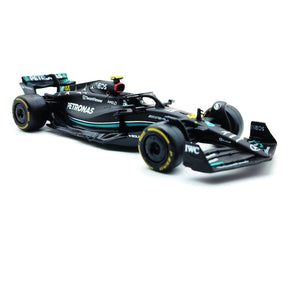 Miniatura Mercedes-AMG Petronas F1 Team W14 2023, Escala 1:43, #44 Hamilton, #63 George Russell