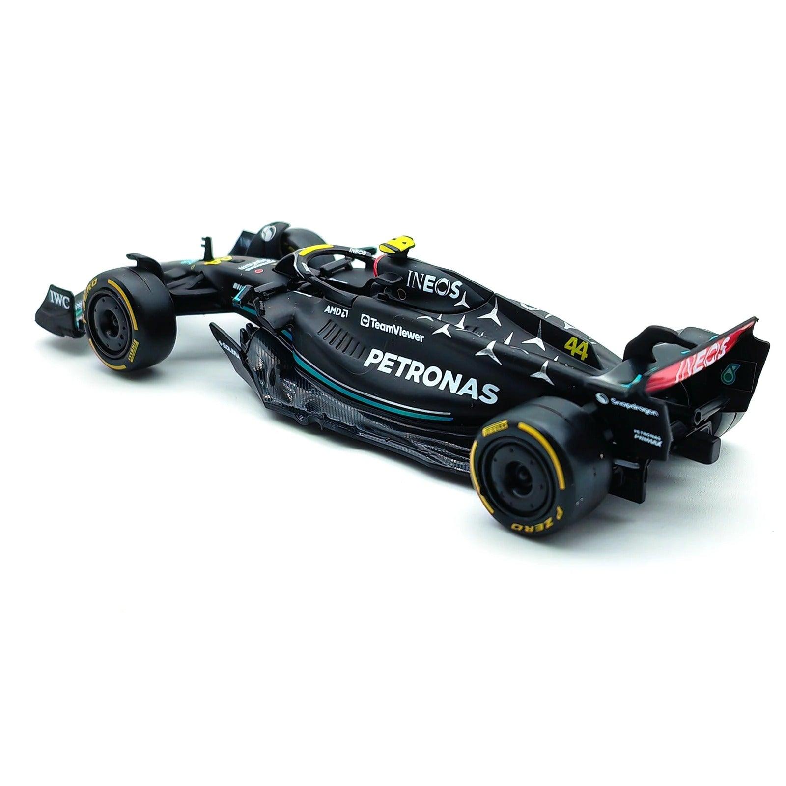 Miniatura Mercedes-AMG Petronas F1 Team W14 2023, Escala 1:43, #44 Hamilton, #63 George Russell